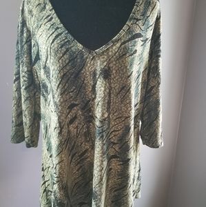 Preowned, v neck half sleeve blouse size 1XL